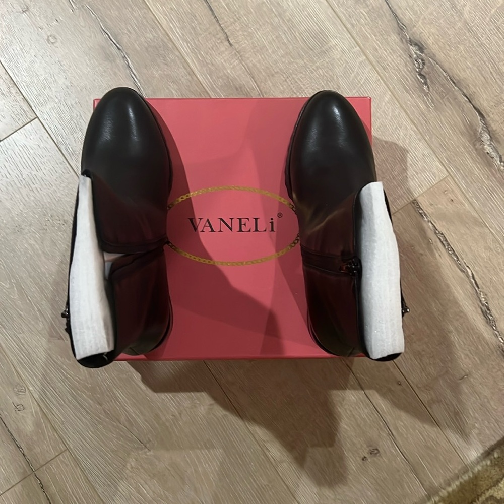 Vaneli Holland Black Nappa bootie. Only worn once, 11M
